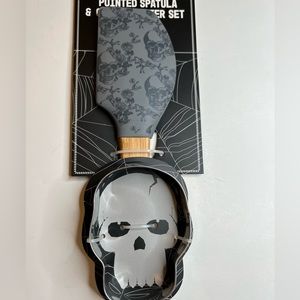 Halloween Gothic Skulls with Haunted Roses Silicone Spatula + Cookie Cutter